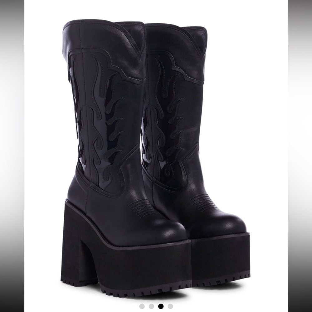 NWOT XTRA BY YRU “Bad B Flame” Platform Cowboy Boots Black / Size 5 / SOLD OUT